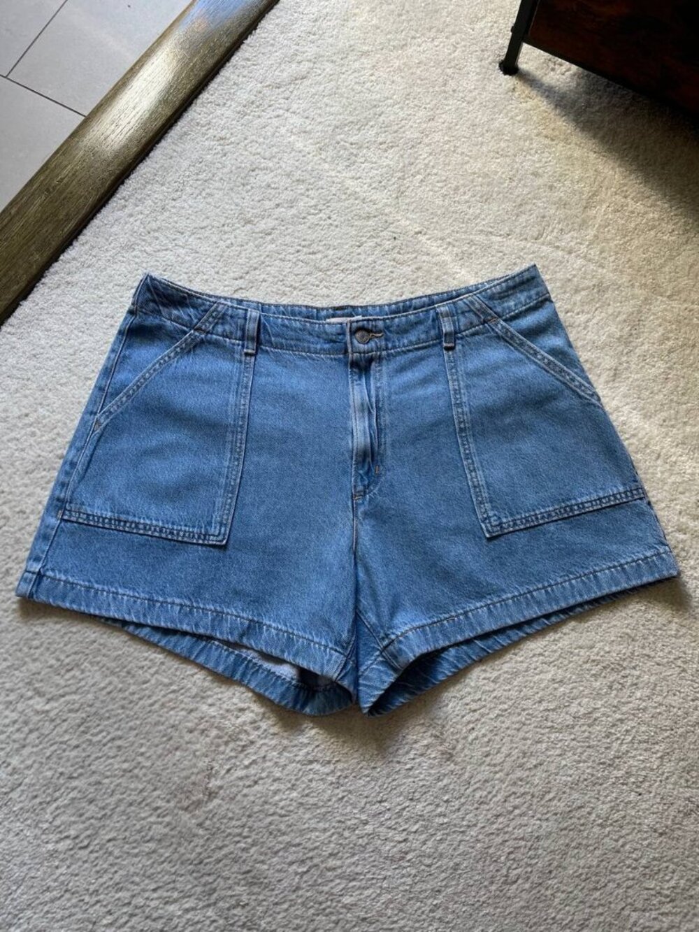NWT Levi's High Rise Cinch Cargo Shorts Size 34